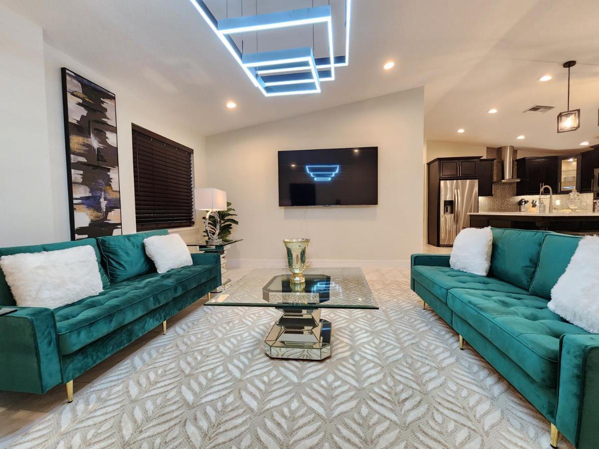 The Villa Orlando@College Park. Sleeps16 외부 사진