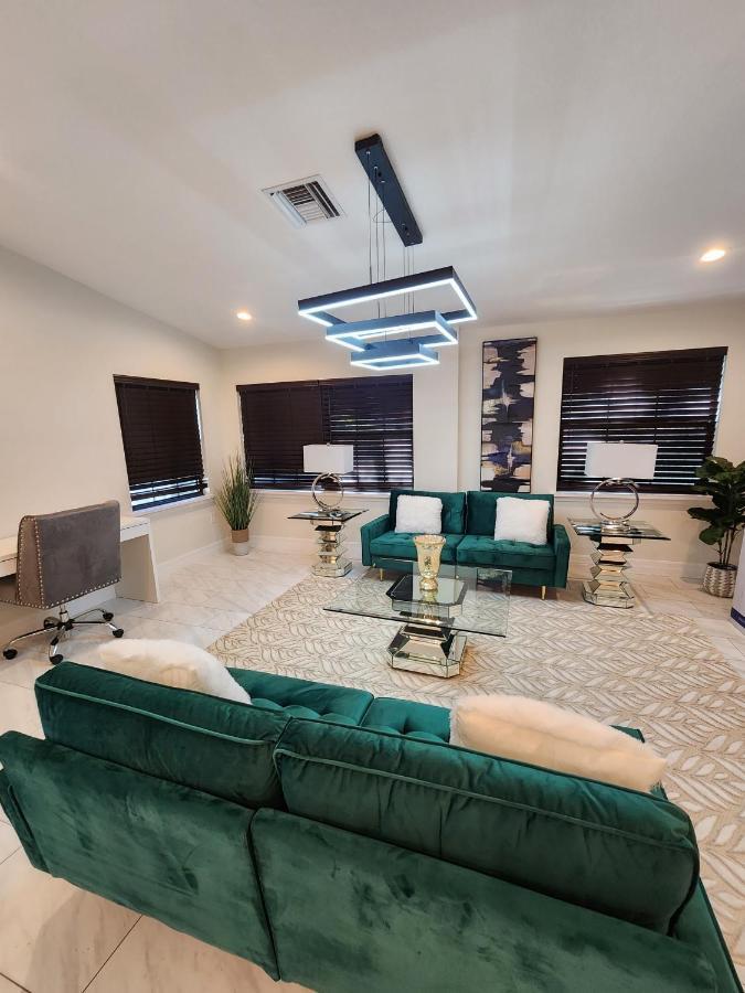 The Villa Orlando@College Park. Sleeps16 외부 사진