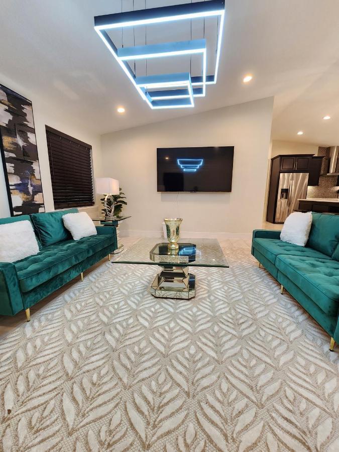 The Villa Orlando@College Park. Sleeps16 외부 사진