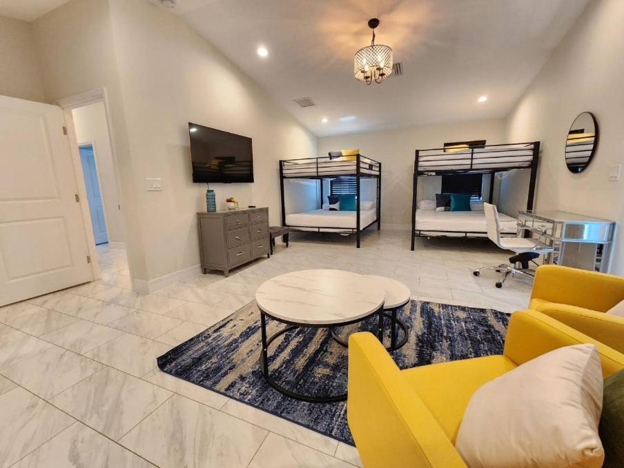 The Villa Orlando@College Park. Sleeps16 외부 사진